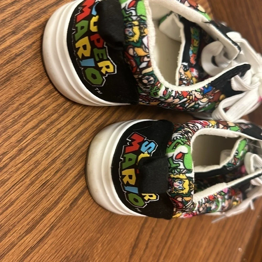 Super Mario Boys athletic shoes size 5